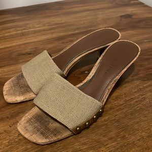 Donald Pliner Kitten Heel